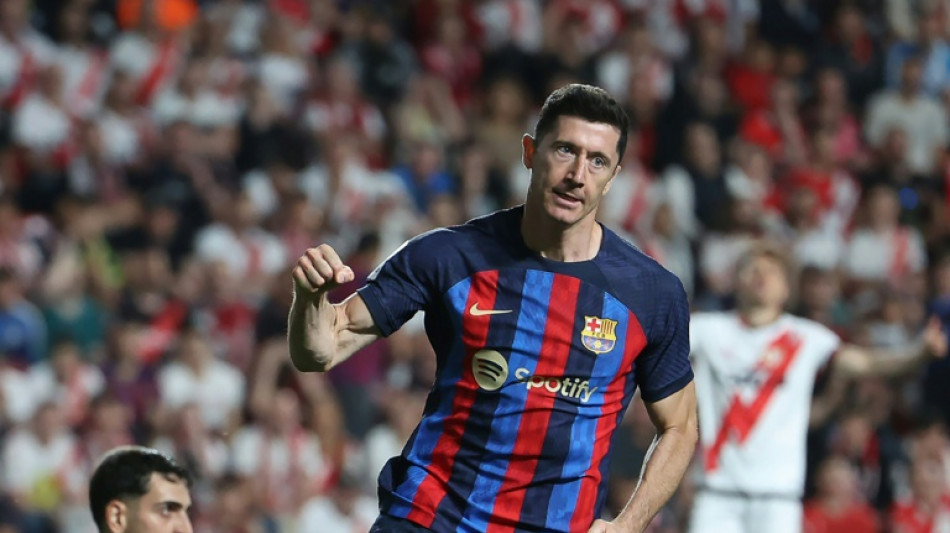 Lewandowski and Barca hoping to find spark against Betis