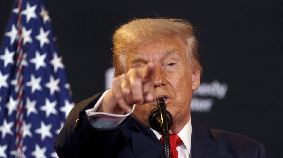 Politico, 'Trump vuole offrire garanzie sicurezza Usa a Kiev'