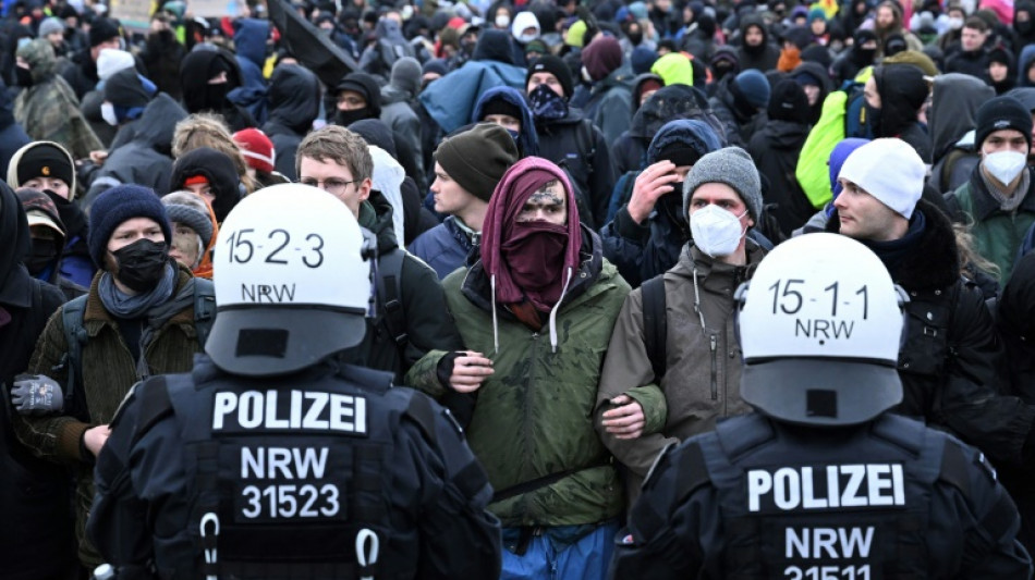 Viele tausend Menschen demonstrieren erneut gegen R&auml;umung von L&uuml;tzerath
