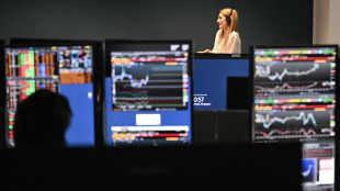 Borsa: Milano chiude fiacca, faro su Unicredit e Commerzbank
