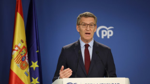 La oposici&oacute;n en Espa&ntilde;a acusa a Pedro S&aacute;nchez de dar un "espect&aacute;culo" ante el mundo