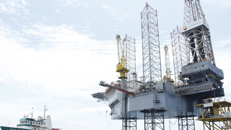 Petrolio contrastato, sale il Wti e arretra il Brent