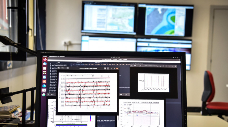 Nuovo sciame sismico in corso ai Campi Flegrei, oltre 100 scosse