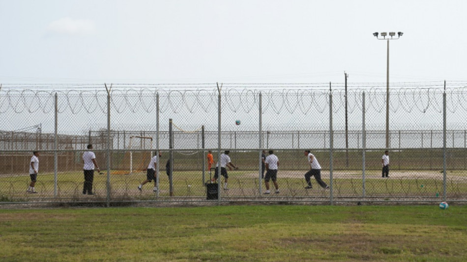 &iquest;Asilo o deportaci&oacute;n? Migrantes esperan respuesta en centro de detenci&oacute;n de Texas