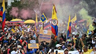 Cientos de miles protestan en Colombia en la mayor manifestaci&oacute;n contra Petro
