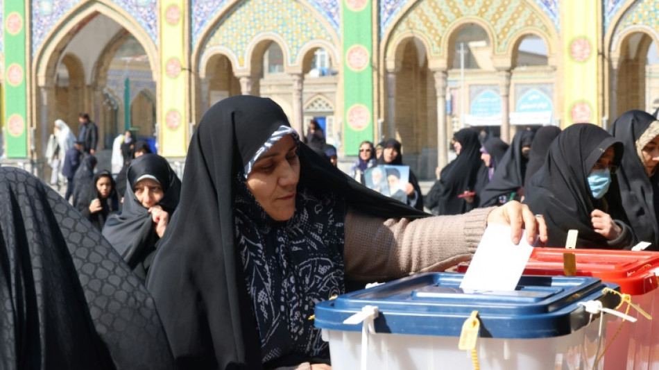 Conservadores refor&ccedil;am controle do Parlamento iraniano nas elei&ccedil;&otilde;es, com absten&ccedil;&atilde;o recorde