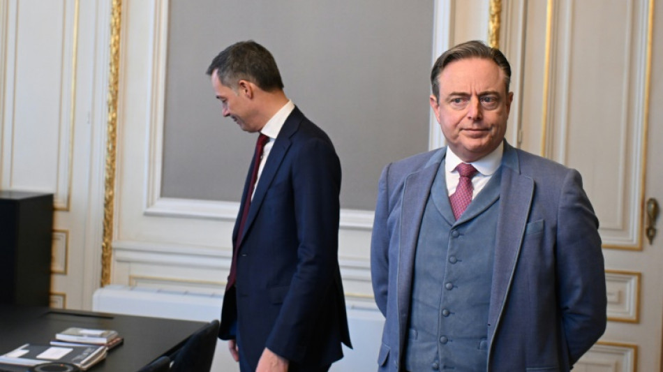 Separatista Bart de Wever toma posse como primeiro-ministro da B&eacute;lgica