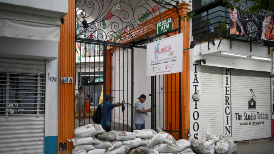 L'ouragan Roslyn faiblit l&eacute;g&egrave;rement, r&eacute;trograd&eacute; en cat&eacute;gorie 3 (NHC)